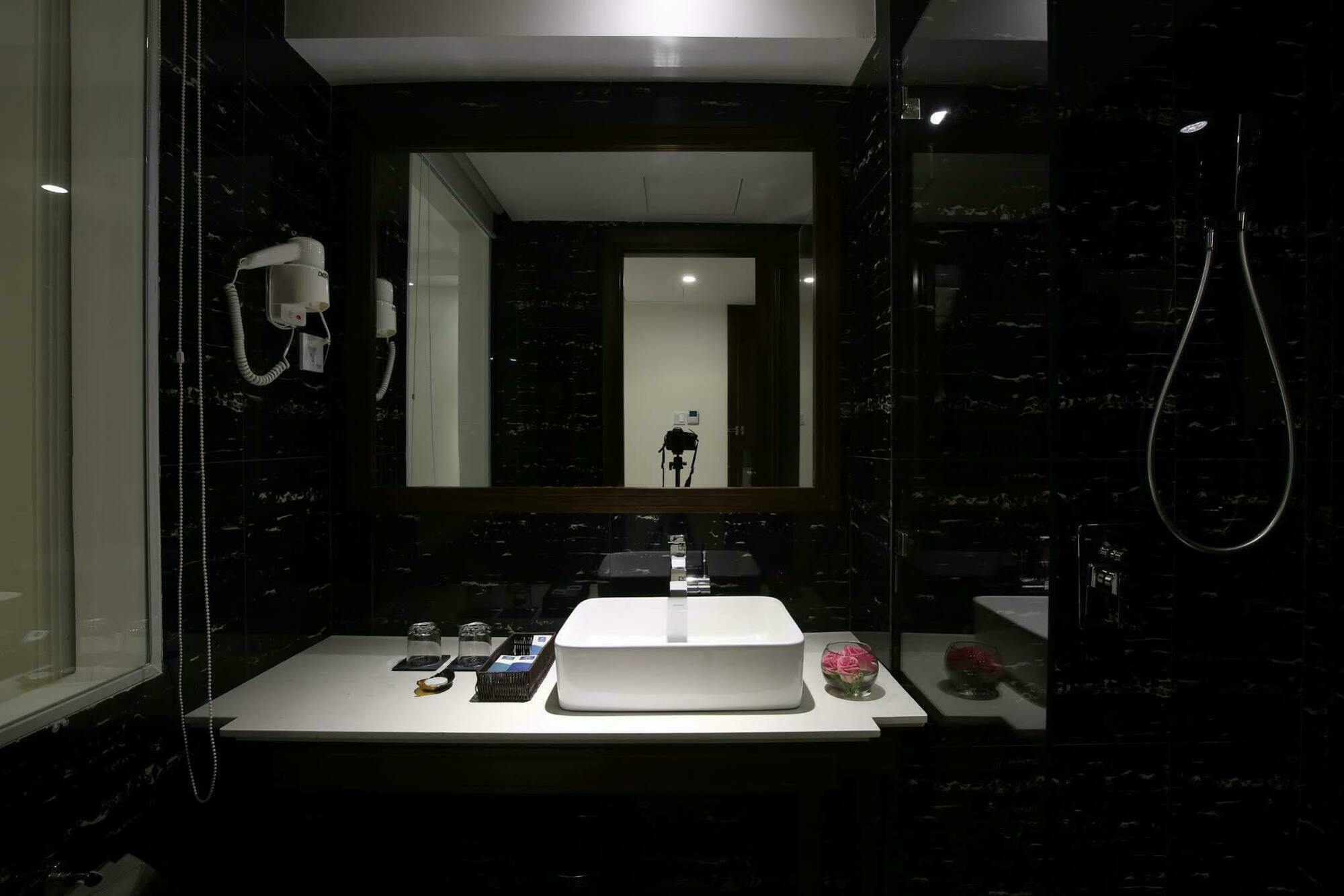 Adaline Hotel And Suite Дананг Екстер'єр фото