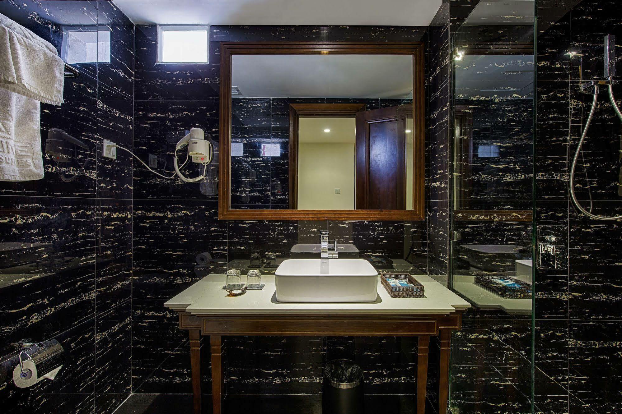 Adaline Hotel And Suite Дананг Екстер'єр фото