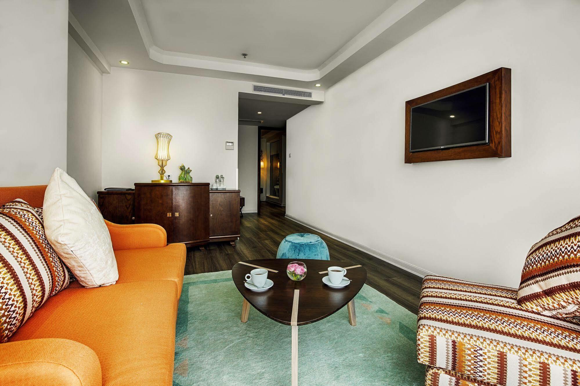 Adaline Hotel And Suite Дананг Екстер'єр фото